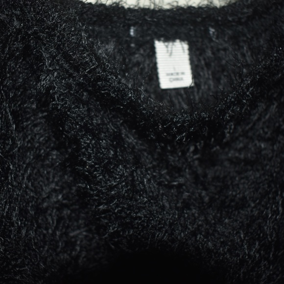 Black Faux Fur Crop Top - Picture 5 of 7